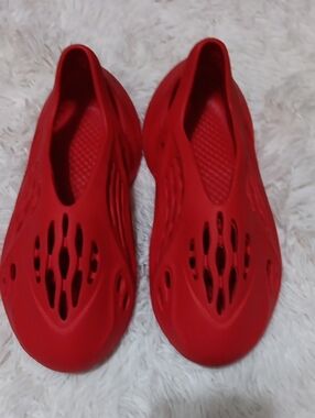 Adidas Yeezy Foam Runners Red Slip-On Size 8